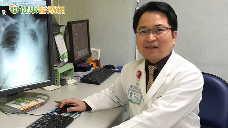 沈聲燁醫師提到，有部分患者自行至藥局購買短效擴張劑，長期使用短效擴張劑恐怕讓氣喘更惡化。研究統計，如果一年使用超過三隻以上的短效擴張劑，氣喘控制效果差，如果一年用超過十二支短效擴張劑，將提高氣喘發作率高，肺功能持續惡化，令醫者相當憂心。