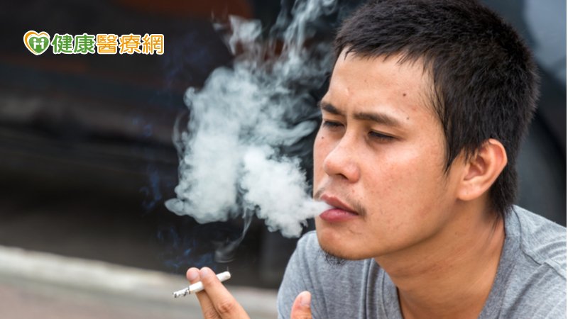 世界衛生組織(WHO)指出，吸菸會增加感染新冠病毒的風險，且如受到病毒感染，更容易引發重症或死亡。