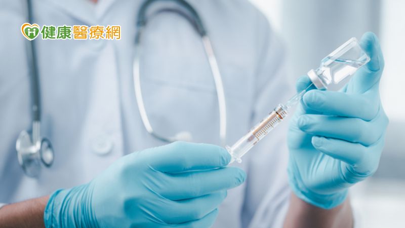 隨著醫療科技進步，末期大腸癌患者也能透過「接力治療」大幅延長存活期，使用第一線至第四線標靶藥物，整體存活期中位數高達近兩年半，晚期病患仍可維持生活品質。