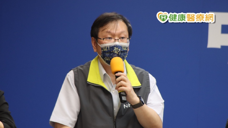 發言人莊人祥說，6月要拚每周接種100萬劑疫苗。