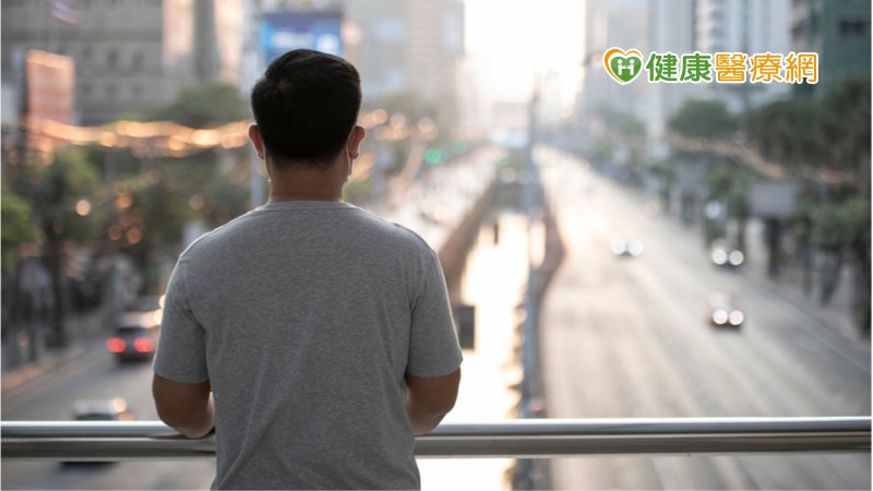 若發現您或您的親友有自殺意念及自殺行為，可撥打市民熱線1999(外縣市請撥02-27208889)轉8858自殺防治諮詢專線或衛生福利部24小時免付費「1925依舊愛我」安心專線。
