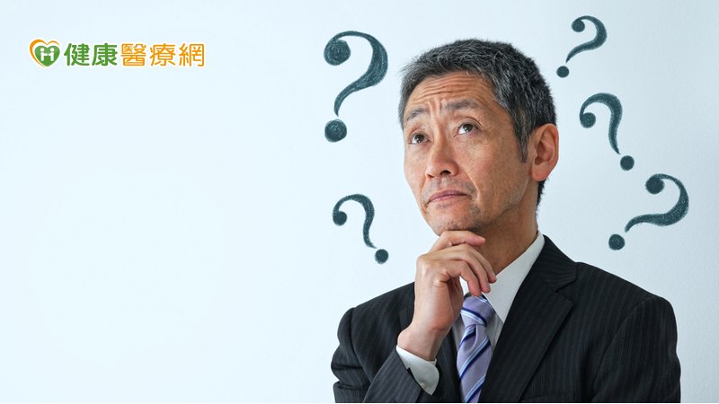 台灣失智症協會呼籲中央流行疫情指揮中心，速將失智者與其照顧者納入施打疫苗第五順位，降低重症發生，且減輕家屬照顧壓力，避免照顧悲劇發生。