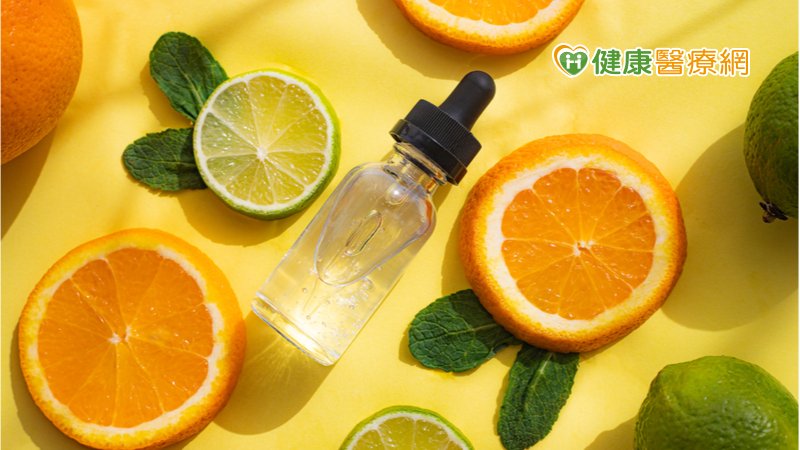 食藥署強調，即使酸鹼值相同則產品效果相近，也不能輕忽低濃度的果酸，因此在挑選任何保養品前，最好先諮詢醫師等專業人員，才能避免對於皮膚造成過度刺激。