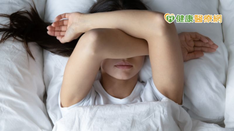 眾所周知，睡眠對兒童和青少年的健康是非常重要。居家隔離、封鎖及限制均會減少身體活動和減少暴露在日光下的機會，以及社會孤立可能會增加壓力水平。