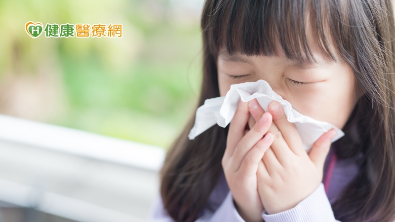 過敏兒控制差發癢揉眼睛搓鼻子　新冠肺炎染疫機會增！
