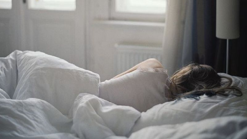 疫情期間壓力山大！夜晚淺眠不好睡：5 種助眠方法大公開，擺脫「片段式睡眠」，一覺到天亮！