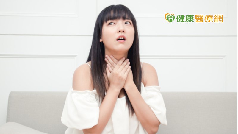 疫情期間民眾要減少非必要的外出，但長者若平時有慢性疾病仍要固定回診用藥保健康，故該院推出防疫安心視訊門診。