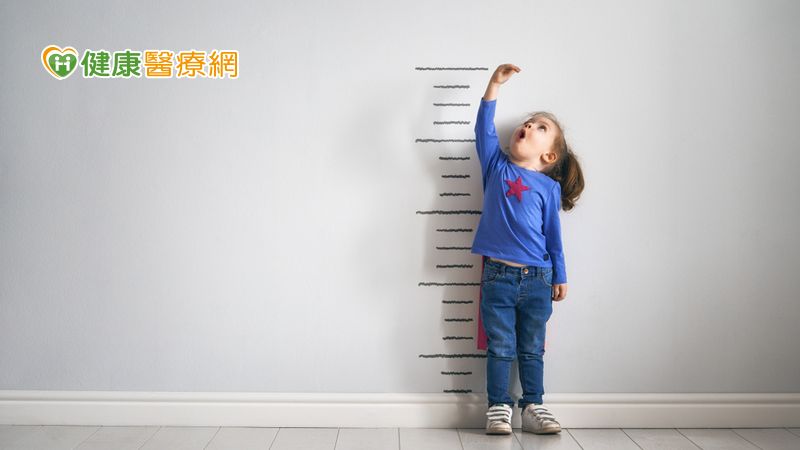 小朋友從出生到到青春期前的每一年都很重要，不能夠單把希望放在僅一、兩年的黃金生長期，而忽略孩子的其餘期間的生長狀況。