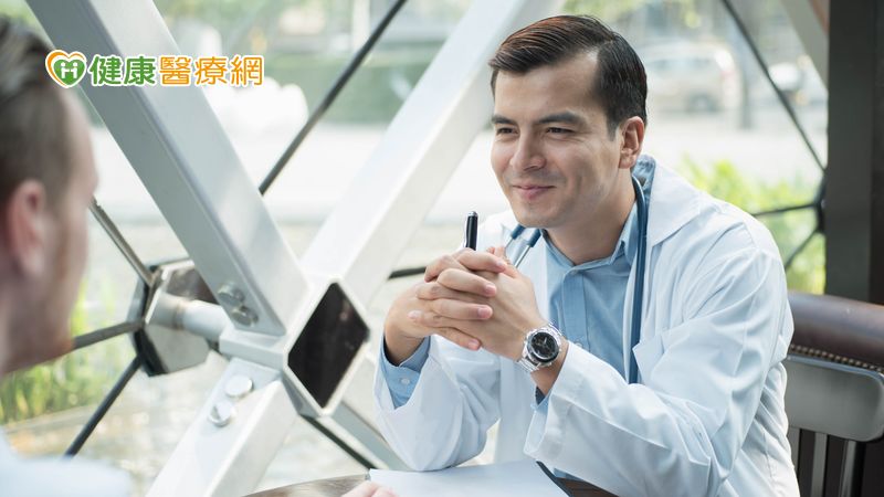 目前已有多樣的睪固酮補充藥物，除了針劑、塗抹凝膠，近來有方便、非侵入性的鼻內塗抹凝膠劑型，早晚各補充一次，因為是投藥在富含血管的鼻內黏膜，能快速吸收並且可避免肝臟代謝作用以及腸胃道的降解。