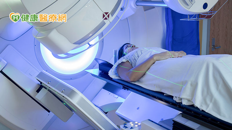 乳癌術中放射治療　保留外型且低副作用