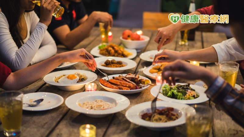 美國心臟協會 (American Heart Association)指出，全家人在家一起用餐有很多好處，家人聚餐非常重要，與您的家人一起吃飯大約20分鐘，每週只需三到五次，就有許多想不到的益處。