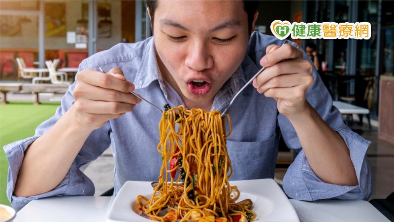 胃食道逆流的病症可輕可重，嚴重影響生活品質，除了藥物治療之外，平日生活習慣與飲食控制才是根本之道。