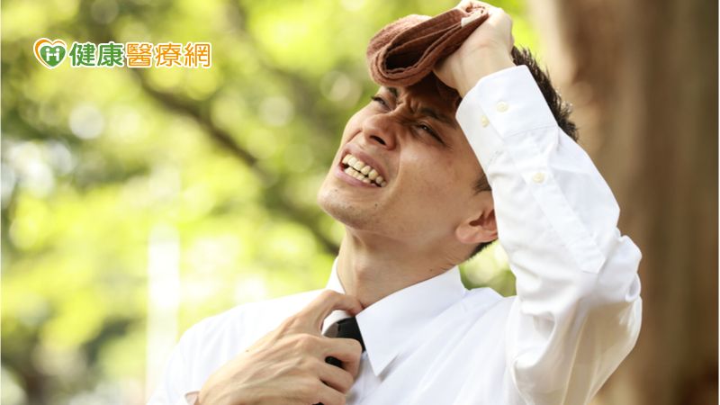 國民健康署建議如戶外工作者或有找水需求的民眾，可以透過「奉茶行動」APP，快速且方便找到最近距離的奉茶站（目前全臺已設置超過7千站），以解渴又兼做環保。