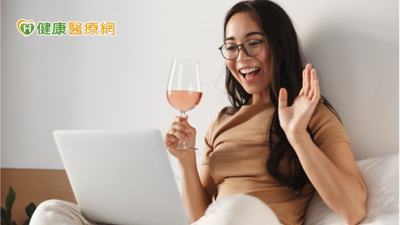 「雲端飲酒」小心過量！　國健署列注意事項