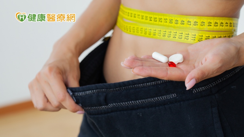 食藥署提醒，此類減肥產品的外包裝並無衛生福利部核准字號，無論瘦身與否，都可能因其副作用而傷身。