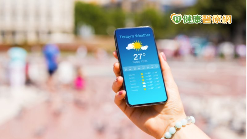 當有需要緊急就醫時，「健康氣象」服務內的SOS功能可立即提供就近醫療院所資訊，並更貼心的提供抵達醫院前的相關急救方法，協助舒緩病患的不適情形。