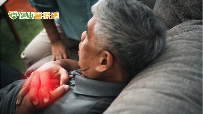 94歲阿公爬樓梯又暈又喘　竟是瓣膜性心臟病惹禍