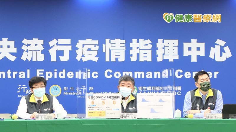 國內COVID-19公費疫苗接種迄今已逾800萬人次，因應部分民眾有出國需求，中央流行疫情指揮中心於5日表示，民眾如要申請國際預防接種證明書，可以前往國內32家旅遊醫學合約醫院來申請。