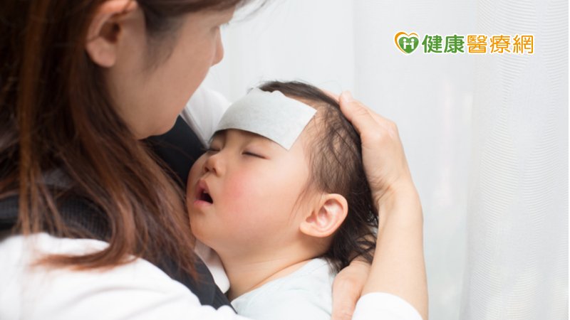 典型噬血症候群患者會出現發燒不退、血球減少、肝脾腫大、淋巴結病變、凝血功能異常等症狀，病情嚴重甚至可能導致多重器官衰竭而亡。