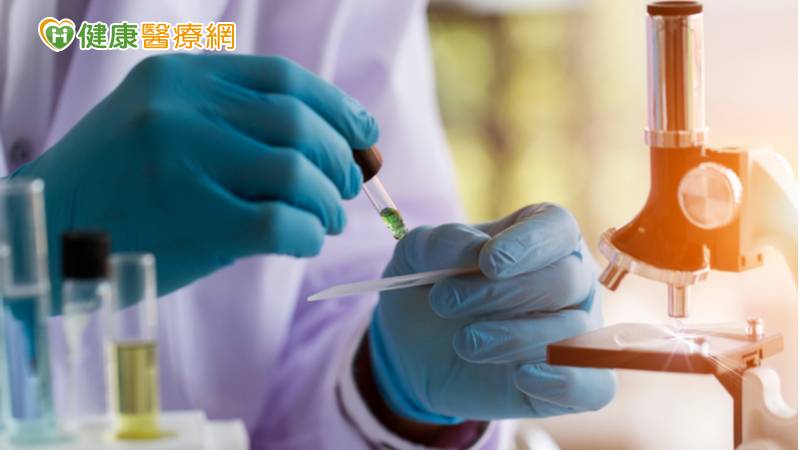 中央研究院前院長翁啟惠院士於美國時間9月8日榮獲2021年威爾許化學獎(Welch Award in Chemistry)，以表彰其在化學研究的重要貢獻。尤其他於醣科學領域所開發的技術及方法，有助於了解醣分子在生物體及疾病演變上扮演的角色，為新藥和疫苗研發開創新契機。翁啟惠也是首位獲得該獎項的華人科學家。