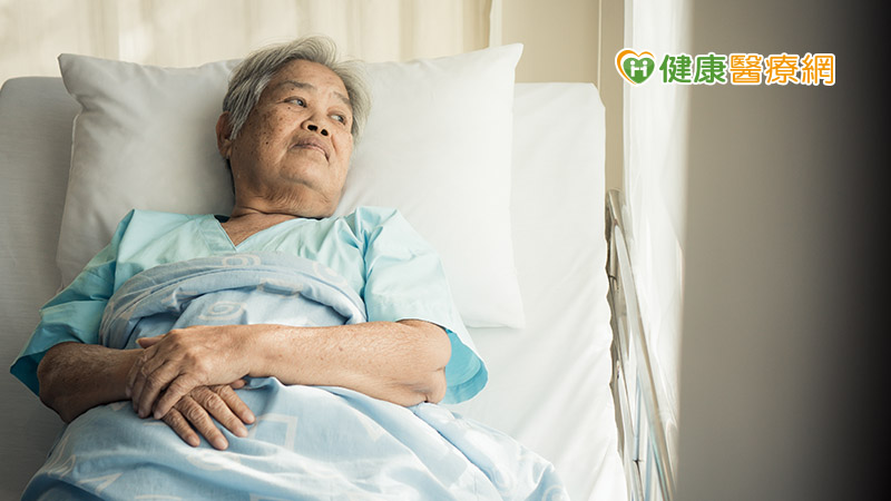 人步入晚年，身體機能逐漸老化會引起各種不適，很多人常常被這種「失能、失控感」襲擊而變得無助無望。