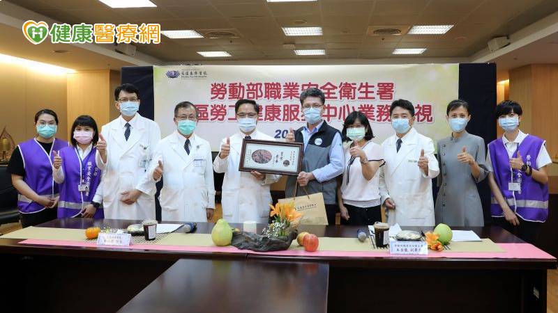 花蓮慈院職業醫學科自2006年承辦勞動部「東區職業傷病防治中心」，做職業傷病診斷、治療及鑑定、勞工健康服務外，2021年更承辦了「東區勞工健康服務中心」