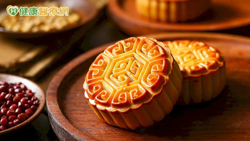 又香又酥的美食底下富含了熱量、糖分與脂肪，若沒有控制食用份量，可能會對身體造成負擔，建議多人分食、淺嘗就好。