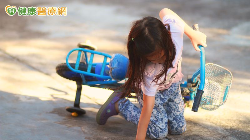 若兒童不慎受傷，家長千萬不要自行嘗試幫孩子復位，應盡早就醫診斷