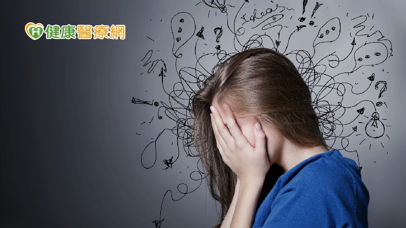 如焦慮不安情緒持續惡化已影響日常生活及睡眠或出現負面想法，應及早就醫，由專業醫師幫助平穩身心不安情緒。