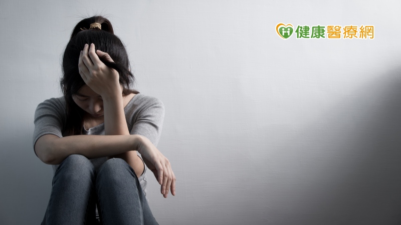 根據衛福部統計，逾150萬人正在服用抗憂鬱藥物，推測台灣每15個人就會有1人罹患憂鬱症， WHO更將其列為需要重視的三大疾病之一。