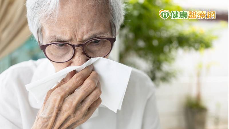 鼻塞、口臭、頭痛超過3個月　當心慢性鼻竇炎惹禍