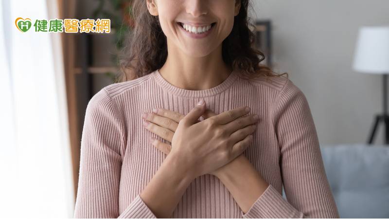 根據2019年臨床環境心理學期刊的一項研究指出，練習感恩真的有助於增加正向情緒、幸福感、減少憂鬱情緒與提升生活滿意度！