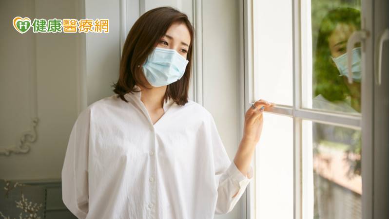 美國疾病管制暨預防中心指出在新冠疫情期間，逾四成的民眾出現心理或行為健康問題。依據臺北市社區心理諮商門診統計109～110年9月的民眾就診議題，憂鬱及焦慮居首位（22.6%），且臺北市安心服務諮詢專線因疫情進入三級警戒而造成電話諮詢量的高峰。