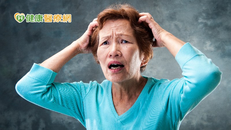 許多人會像林太太一樣發現自己認知表現上的變化，但日常生活仍可以獨立，這些僅稱為「輕度認知障礙」的表現，需要開始注意是否有其他失智症的症狀出現。