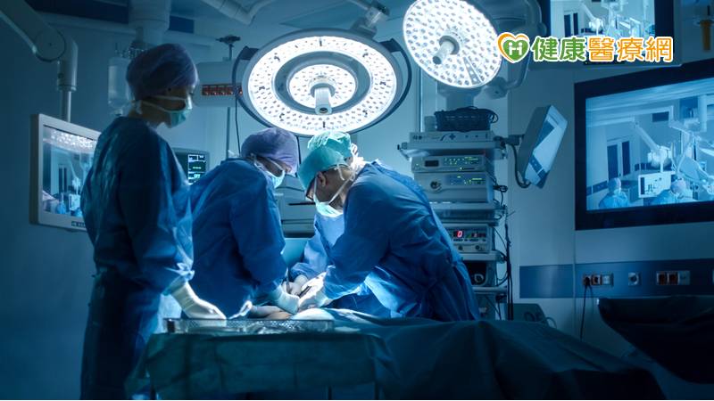 一個醫師同時開兩台刀安全嗎？　彰基專家解析