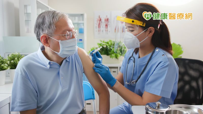 針對調查結果，中華民國基層醫療協會林應然理事長依臨床觀察，整理出國人疫苗3迷思、1現象：「約50歲後免疫力就會開始快速下滑，加上幼時施打的疫苗，保護力也已隨時間降低，成人若無接種常規疫苗，無形間積欠『免疫債』，就會暴露於感染與重症的風險中。」