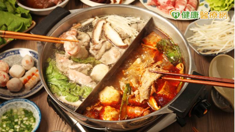 許多人冬天會透過進補、吃火鍋、薑母鴨等高熱量食物來「抗寒」，不過一些錯誤的飲食觀念不但會讓自身腰圍變得不受控制，還會讓健康亮起紅燈。安南醫院副院長許秉毅醫師以下就針對一般民眾常有的「冬季四大飲食迷思」來一一加以說明。