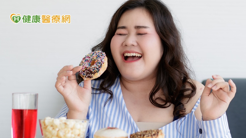 越壓抑不能吃某樣食物，常常身體越渴望能量的儲存，所以適當的「放鬆日」其實不只是為了活化瘦體素，也是一種心理的治療，因為人性本犯賤，戴了牙套就想啃豬腳、吃咖喱飯，越是限制越想破戒，所以飲食控制期間，反而會想吃一些平時不那麼想吃的東西。