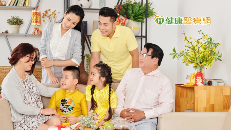 德克薩斯大學人口健康副教授Kahlon表示，只要和所愛的人電話交談10分鐘，孤獨感就會下降。