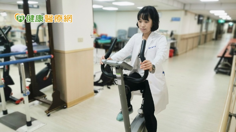 鄭伊倫醫師表示，經痛是陰虛體質造成，可透過補水及運動改善。