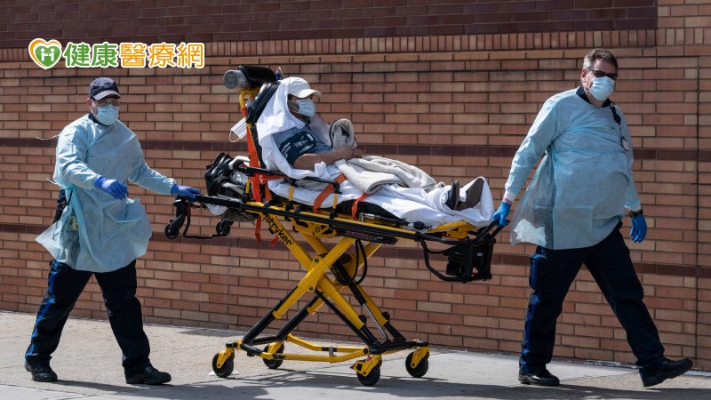 朱志剛表示，「隨著感染人數上升、死亡人數上升，人民恐慌感也跟著上升，從疫情爆發初期，一個月、兩個月過去，仍看不到疫情抵達最高峰所隨之而來的下坡走勢。」@Shutterstock