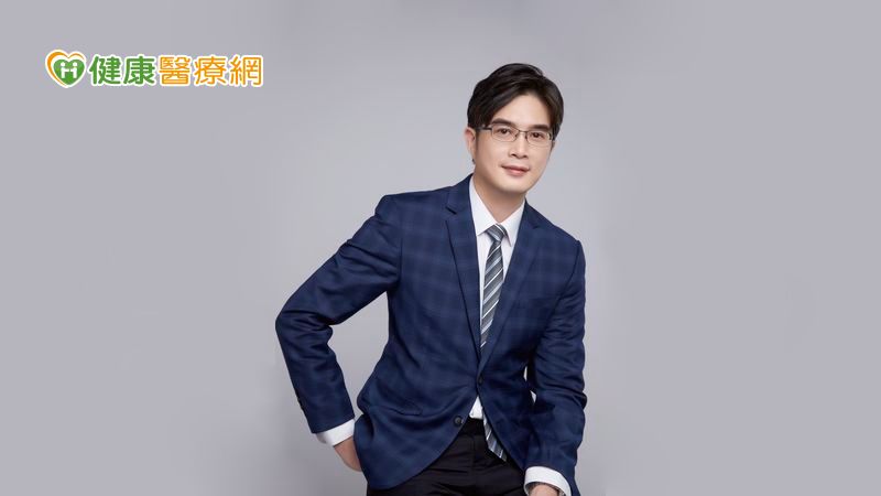 張進芳醫師指出，音波拉提顧名思義就是利用超音波方式透過探頭在皮下組織，也就是筋膜層下聚焦，透過超音波聚焦能量產生熱能，讓筋膜變得更為緊實