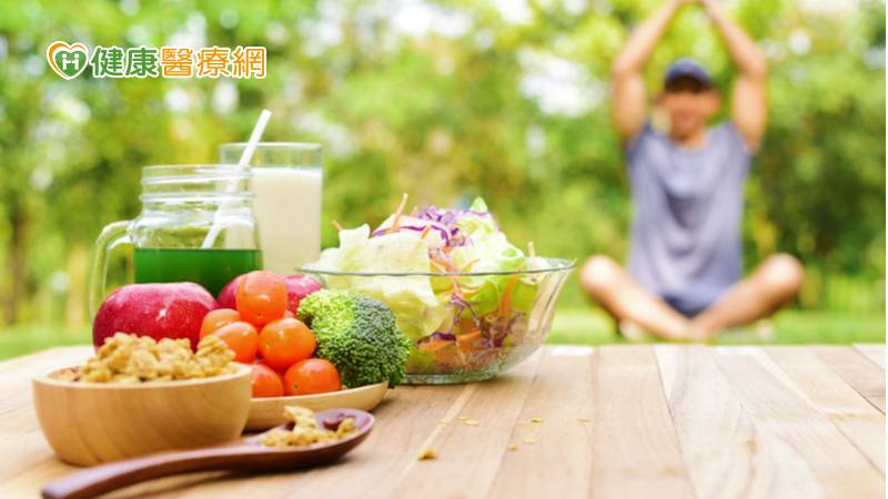 世界疫情緊繃！如何從吃獲取能量？　《瑜珈飲食指南》帶你解密