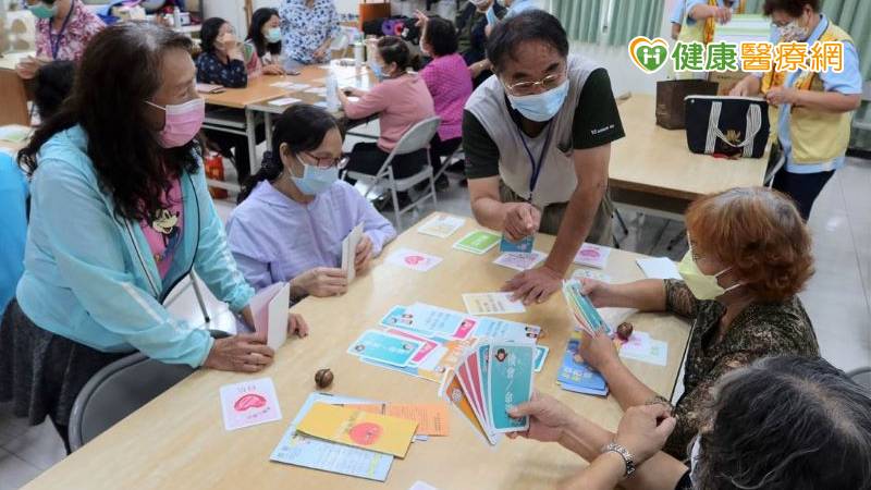 新冠疫情對心理健康影響大！  研究：銀髮族更加憂鬱又孤獨