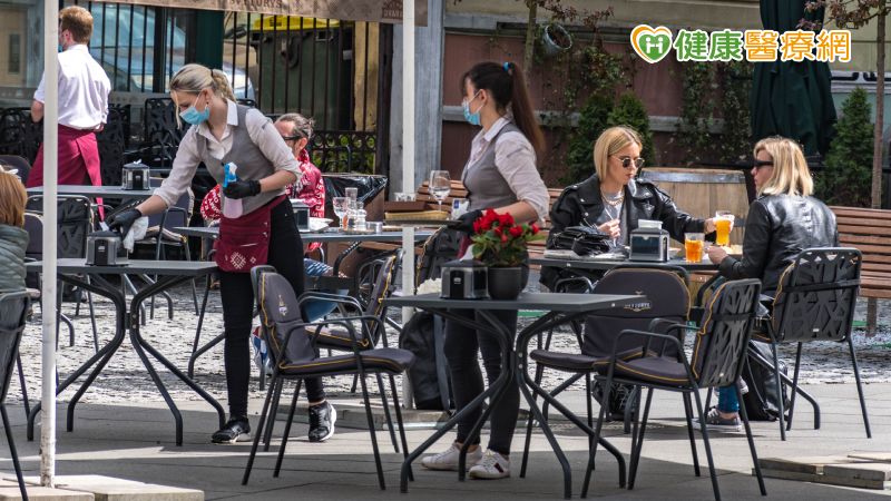英格蘭取消居家隔離　當地居民反應不一