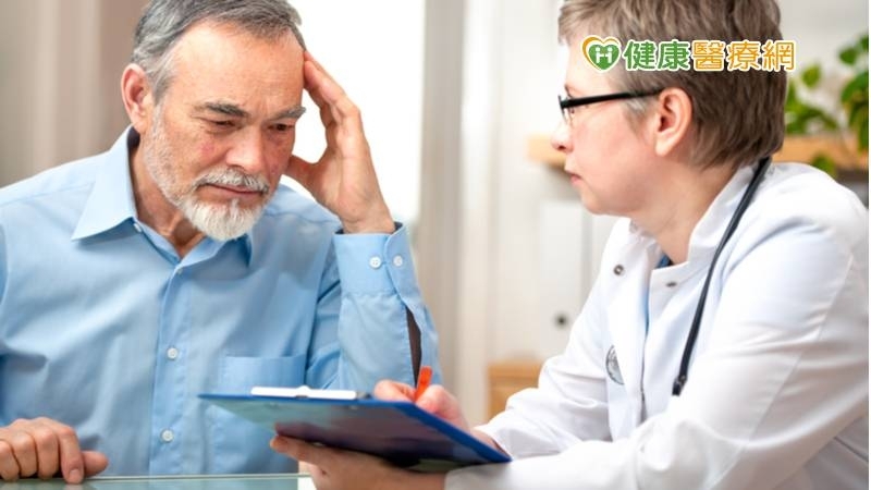 失智症依據病因主要可分成阿茲海默型、血管型、路易體/巴金森型與額顳葉型，若是阿茲海默型或巴金森型，服用延緩退化的藥物略有效果，其他型失智症的療效較差。