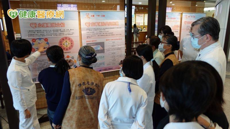 心蓮團隊也將照護末期病人及推廣安寧療護的努力、對末期病人的愛與關懷，以「成果海報展」的方式，呈現二十多幅海報，歡慶心蓮病房正式邁入十周年。