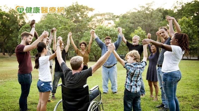 台社心指出，信任是自信與自尊的基石，對精障者而言，精神疾病治療不僅要仰賴醫療團隊的照護，穩定回歸日常生活與投入社交活動，都是相當重要的後續復元參與。