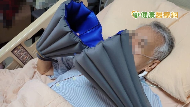 為提升臨床約束工具的舒適性及人性化，奇美醫學中心首創發明「手/守護氣圈」