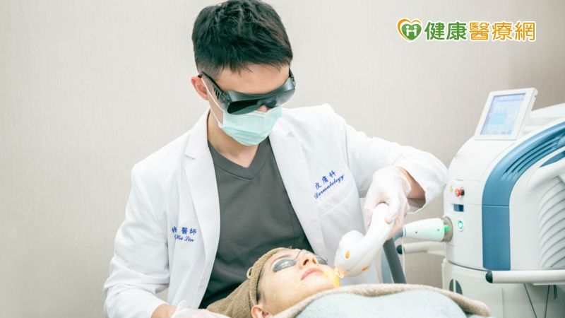 林暐熙醫師提醒，雖然處理肌膚問題時，「彩衝光」相較皮秒雷射功用更多樣化些，但民眾若想選擇醫美療程，還是需要經由醫師的專業判斷，採取最適合的治療方式。